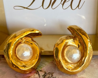 Vintage 90s Haute couture earrings in gold-plated resin