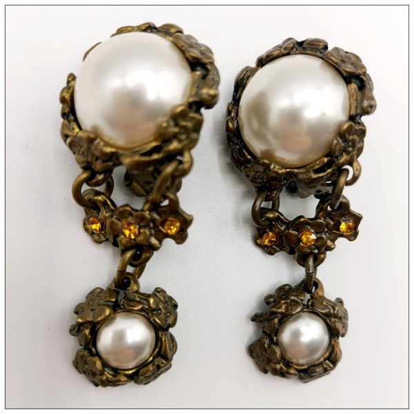 Baroque style 'Entre guillemets' signed pearl earrings