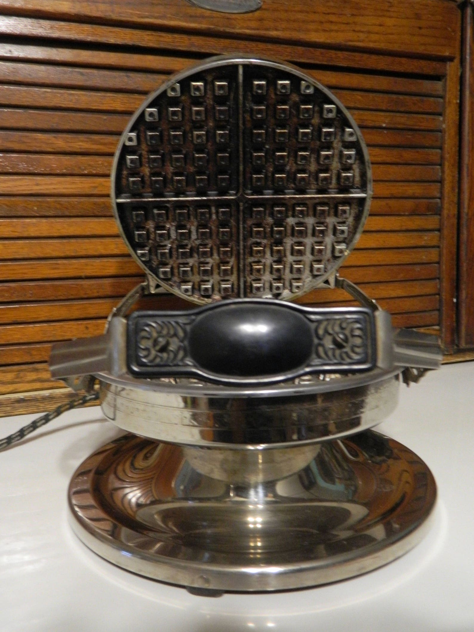 Westinghouse electric waffle iron with bake lite handles Etsy