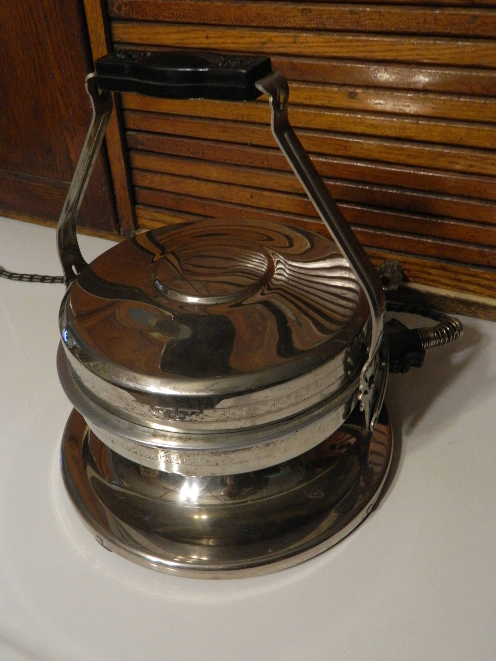 Westinghouse electric waffle iron with bake lite handles Etsy