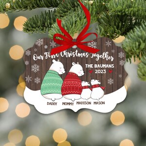 Primera Navidad familiar juntos cuatro oso de nieve primer adorno de metal personalizado de Navidad del bebé - adorno familiar de recuerdo MBO-005