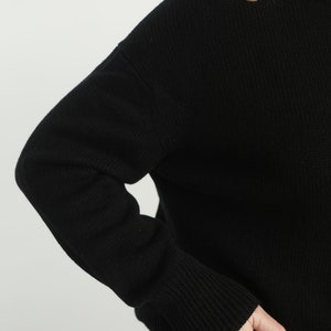 Luxury 100% Cashmere Women's Turtleneck sweater in Black Color, oversize, soft, Light, trend 2023, Elegant, Unique Hand Minimal Knitted zdjęcie 7