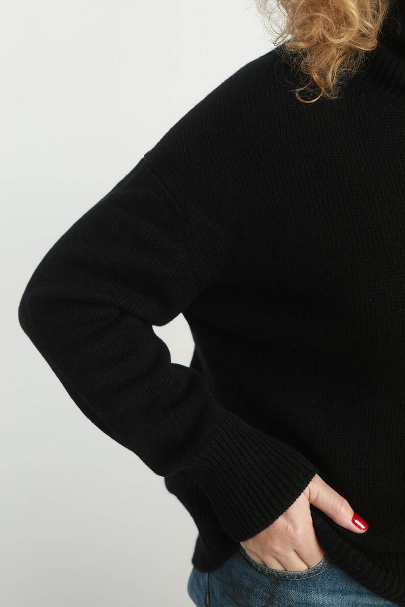 Luxury 100% Cashmere Women's Turtleneck sweater in Black Color, oversize, soft, Light, trend 2023, Elegant, Unique Hand Minimal Knitted zdjęcie 7