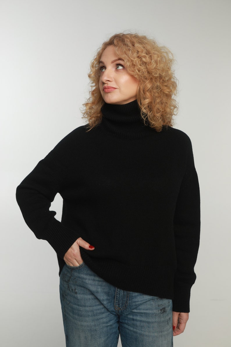 Luxury 100% Cashmere Women's Turtleneck sweater in Black Color, oversize, soft, Light, trend 2023, Elegant, Unique Hand Minimal Knitted zdjęcie 4