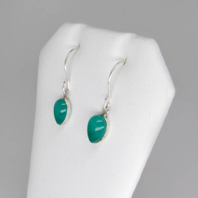 silver onyx earrngs petite teardrop earrings cabachon green onyx earrings green onyx earrings bezel set onyx earrings onxy earrings