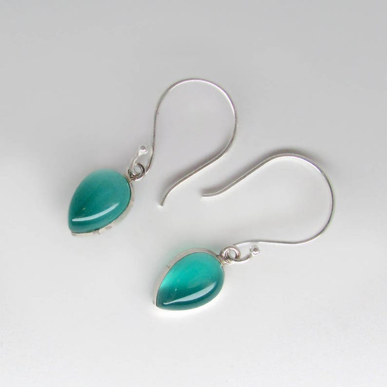silver onyx earrngs petite teardrop earrings cabachon green onyx earrings green onyx earrings bezel set onyx earrings onxy earrings