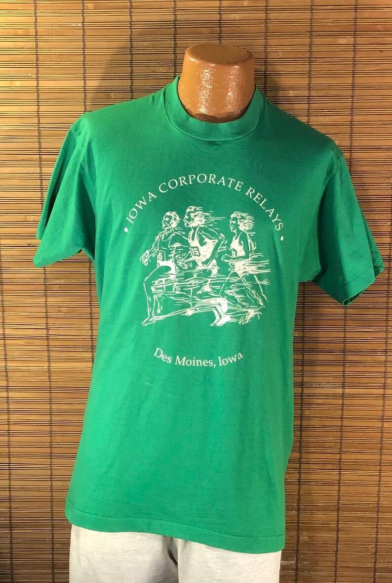 Des Moines Vintage XL Iowa Commemorative Collectible Souvenir T-Shirt Iowa Corporate Relays Fun running graphics Green Screen Stars Bes