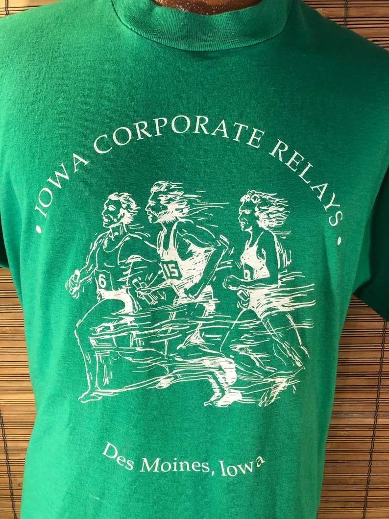 Des Moines Vintage XL Iowa Commemorative Collectible Souvenir T-Shirt Iowa Corporate Relays Fun running graphics Green Screen Stars Bes