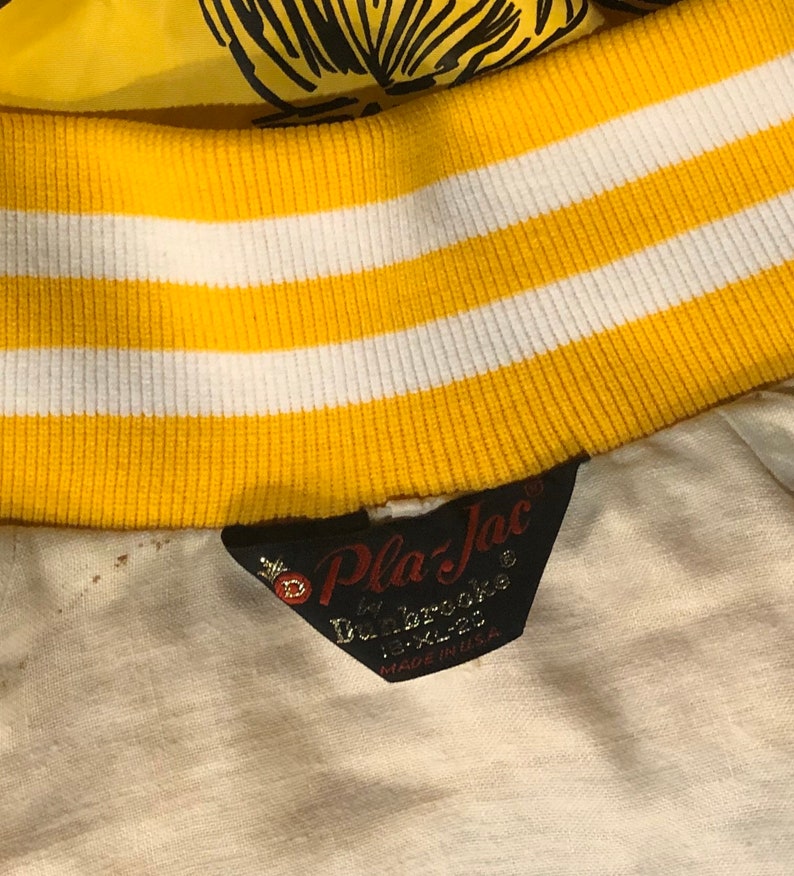 18-20 Cuckoo\u2019s Nest Baseball Type Jacket Terrific yellow color Fun graphics on the back Vintage 1980\u2019s Youth XL 6 snap closures on the