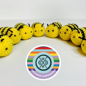Crochet bee keyring