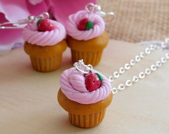 Collier cupcake gourmand à la fraise