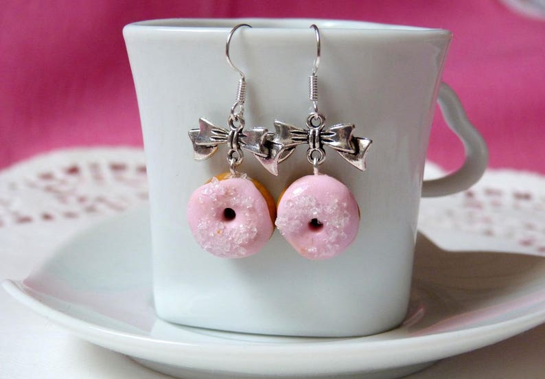 Boucles d'oreilles donuts rose pastel au sucre image 1