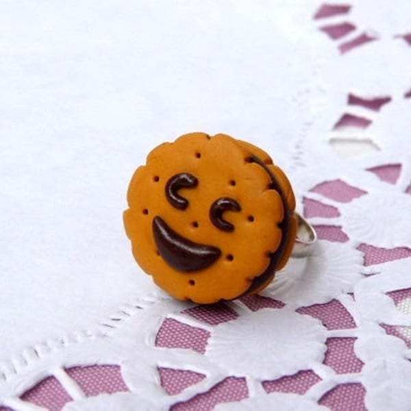 Bague gourmande gâteau au chocolat tout sourire