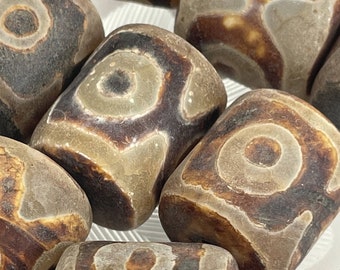5 vintage stone beads with circle and square pattern