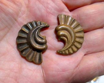 1 Vintage Brass Art Deco Fan Stamping – 30x22mm, Patina, Jewelry Making Supply