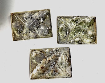 1 Vintage Art Deco Clear-over-Silver Foil Glass Cabochon of Leaves, Gold Foil Backed, 33×24mm