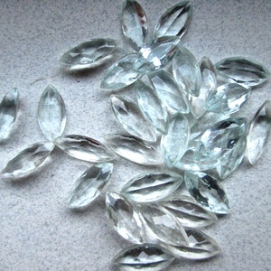 18 Vintage Crystal Navettes.  15/7, C14-04