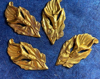 1 Vintage Brass Calla Lily Stamping, Dimensional Jewelry Component Finding, Aged Patina