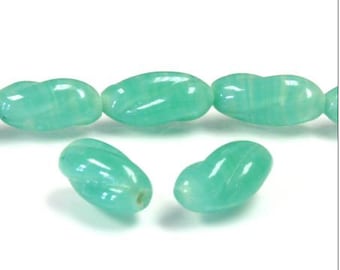 12  Handmade Vintage Pastel Green Glass Lampwork Twist Beads, Japan