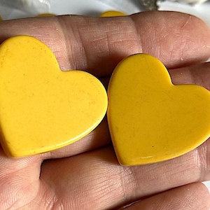 1 Pair Vintage Creamy Yellow Bakelite Hearts - 32mm x 31mm x 6mm Deep, Tested with Simichrome, S-1