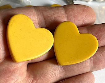 1 Pair Vintage Creamy Yellow Bakelite Hearts - 32mm x 31mm x 6mm Deep, Tested with Simichrome, S-1