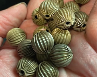 8 Vintage Corrugated Brass Oxidized Beads, 14mm, Hole 3.25mm, Nice Iris, Rainbow Effect