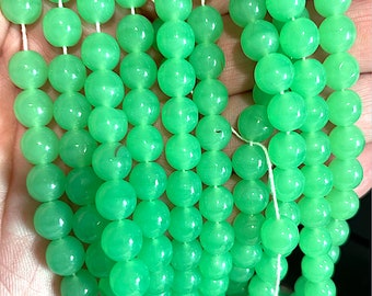 1 Strand Bright Green Glass Beads, Approx 8mm Czech, 24 Beads