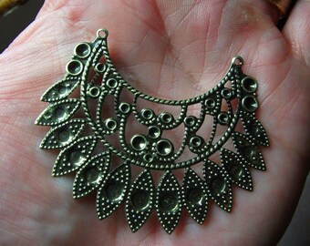 1 Vintage Filigree Necklace Setting with Spaces for Rhinestones, Connector