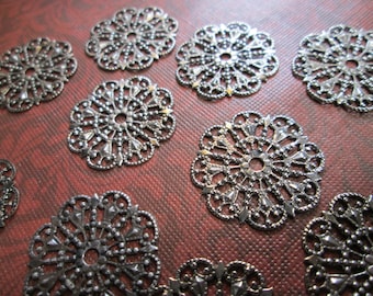 16 Silver Tone. Filigree Stampings, Round, Floral, Petals, Filigree, 23.5mm, Laurie