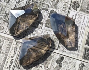 1 Large Faceted Champagne Glass Pendants, 39mm – Z10-26