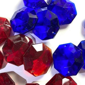 Piezas de cristal vintage para lámparas de araña de Alemania Occidental: azul cobalto o rojo rubí facetado (30 mm)