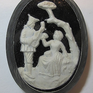 1 taille-douce en verre de barde chantante millésimée, cabochon, T2-12