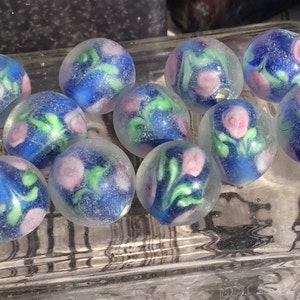 5 Vintage Blue Beads with pink roses 12mm