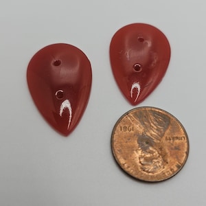 2 cabochons vintage en forme de larme en verre rouge cornaline avec 2 trous sur le devant, Z3-05