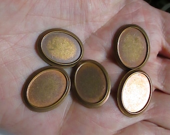 2 vintage cabochonfattningar i massiv mässing, passar 18 x 13 mm oval, rambezeldetaljer