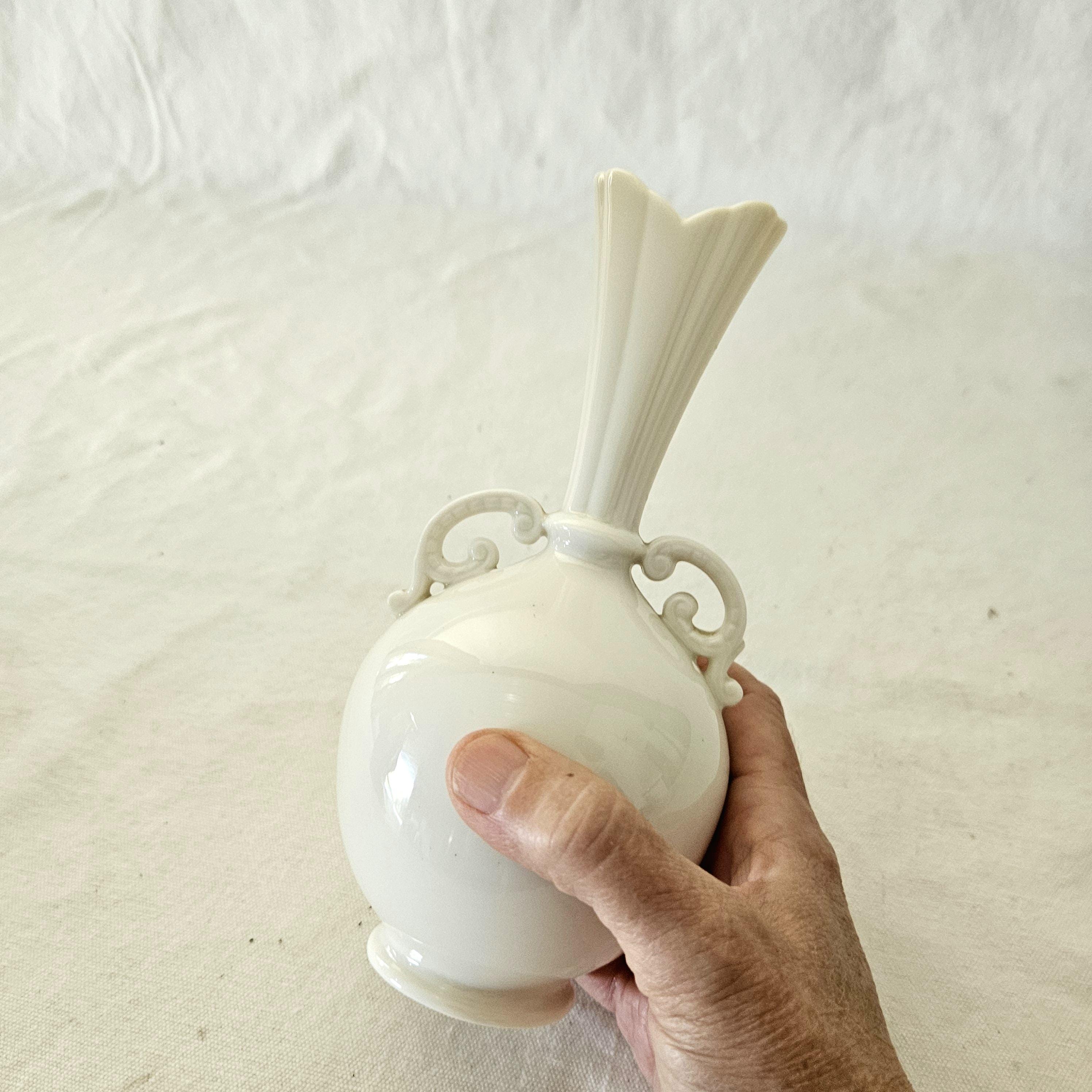 アメリカ　LENOX 製　白いセラミック花瓶 フローラルデザイン アメリカ LENOX 製 白いセラミック花瓶 フローラルデザイン - メルカリ