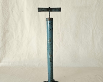Vintage Blaue Metall Reifen Luftblasemittel | Industrie Dekor, Steampunk Prop | 50cm hoch