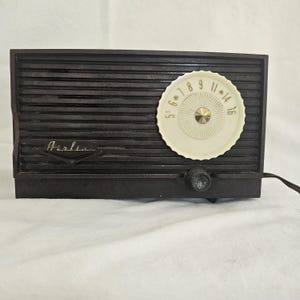 Vintage AM Radio - 1950s-1960s - Display only