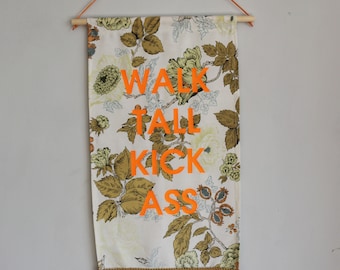 WALK TALL KICK A** - Vintage Reworked Stoff Wandbehang Spruch Banner Floral Retro Stoff Neon Pink