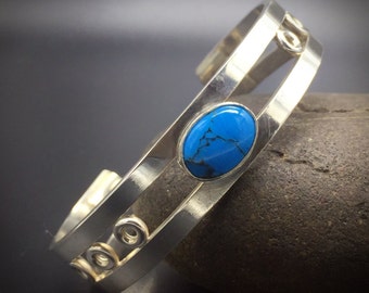 刻印入り天然ターコイズ カフブレスレット、ブルーターコイズ メンズ