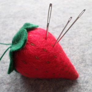 Felt Strawberry Emery Sand Pincushion for Needles