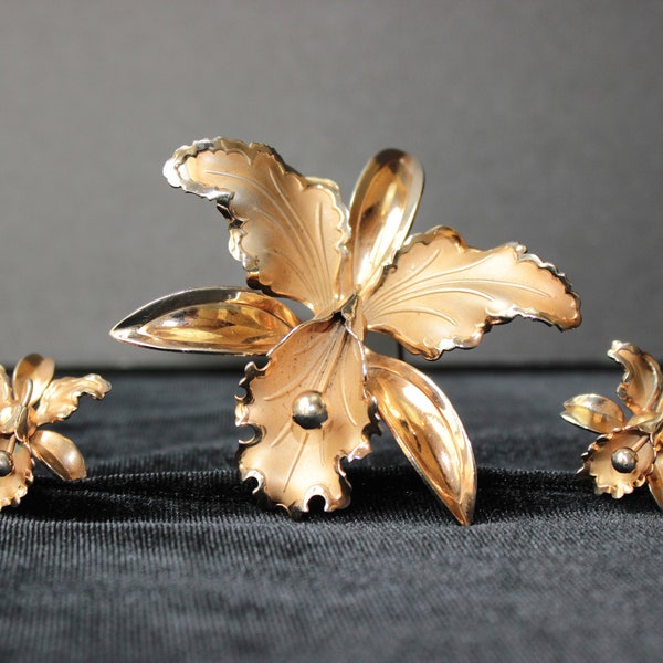 1940s Detailed Goldtone Metal Orchid PIN & EARRING SET ~