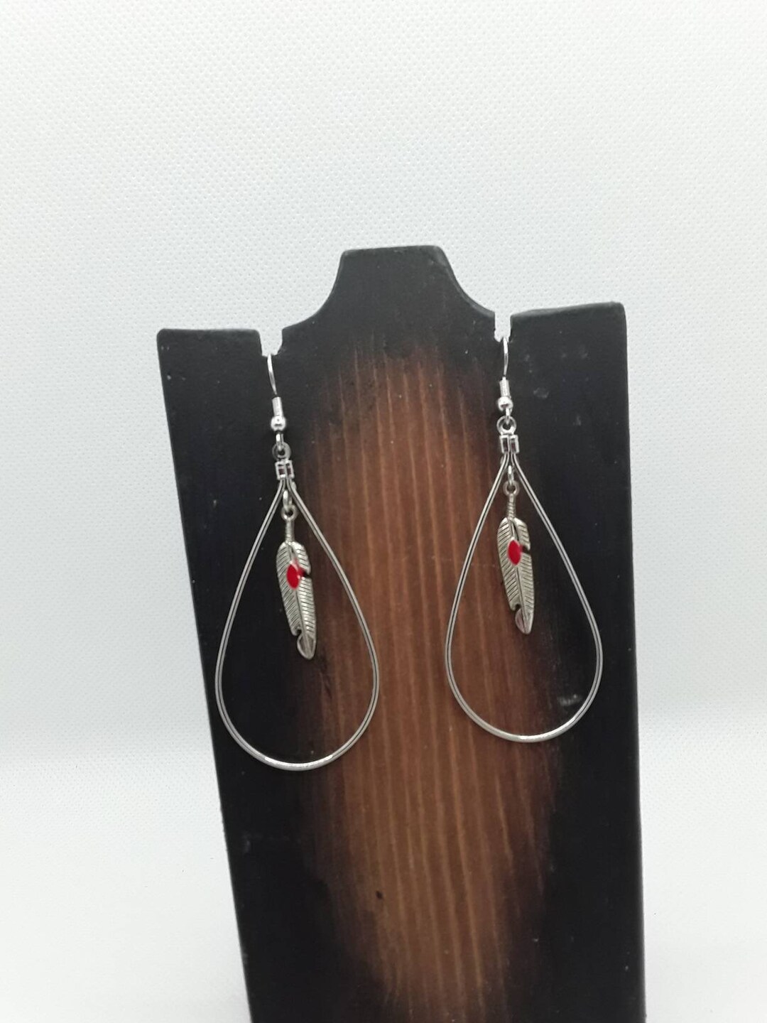 赤い羽根のフープイヤリング フープ型の赤い羽根のイヤリング - Etsy 日本