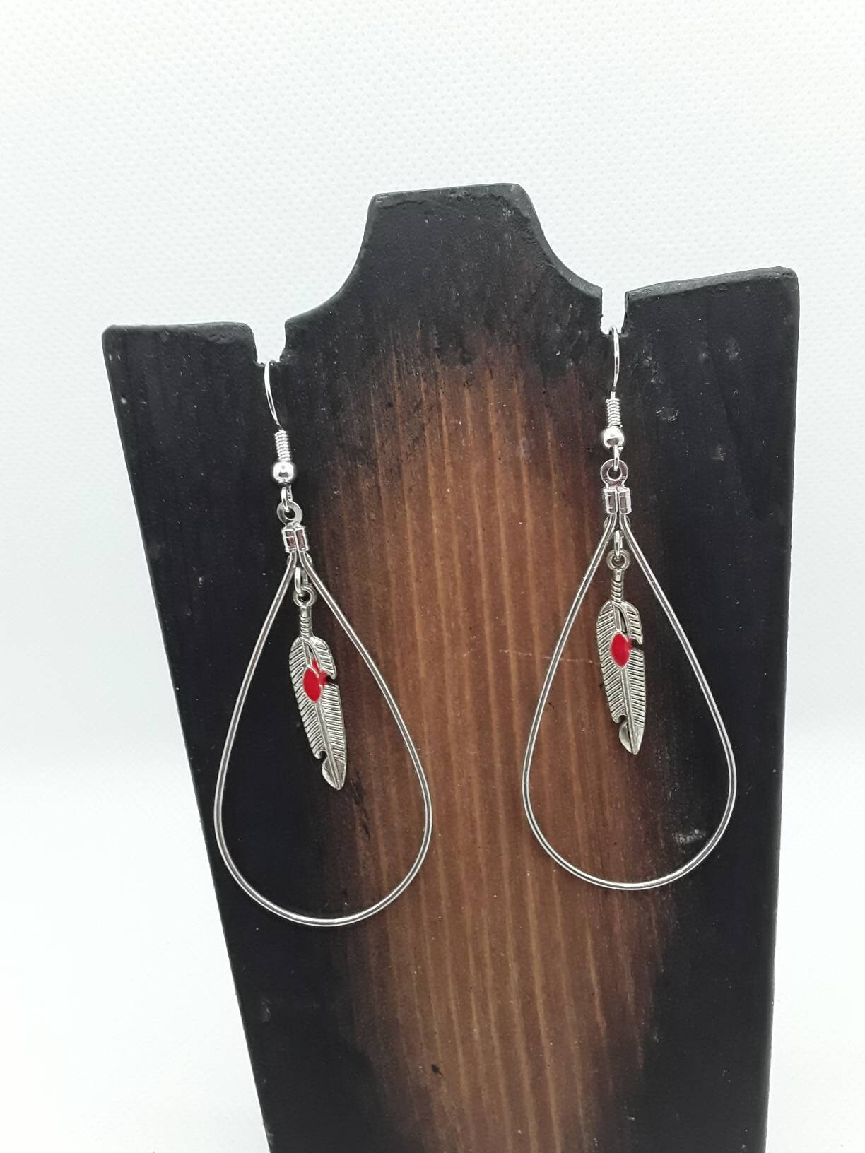 赤い羽根のフープイヤリング フープ型の赤い羽根のイヤリング - Etsy 日本
