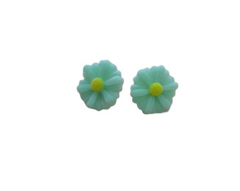 Light Mint Green Daisy Flower Stud Post Earrings, Flower Earrings, Daisy Jewelry, Polymer Clay Daisy Earrings, Easter Jewelry