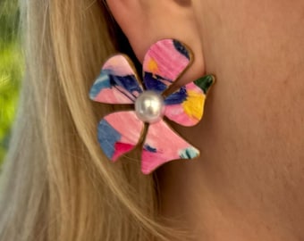 Übergroße Blumen Ohrstecker, bunte Ohrstecker, Regenbogen Blume Blüte Ohrringe, Spaß Blumen Schmuck aus Polymer Clay, schrullig Blumen Ohrringe