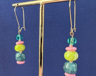 Sommer Perlen Ohrringe, helle Statement Ohrringe, mehrfarbige Perlenohrringe, bunte handgemachte Ohrringe, geometrische Perlen baumeln Ohrringe