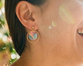 Bunte Ohrringe, Pastell Ohrringe, Regenbogen Ohrringe, Minimalistische kleine Ohrringe, Regenbogen Geschenk für sie, Candycore Geschenk unter 30