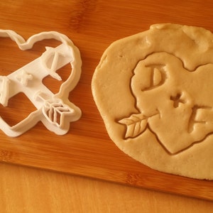 Custom couples heart cookie cutter engraved tree style rustic wedding gift