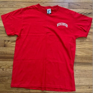 Wisconsin University Badgers Y2K Red Embroidered T-Shirt Preshrunk Cotton Medium EUC - Free Shipping